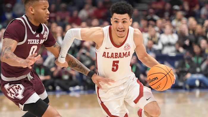 Alabama Crimson Tide forward Noah Gurley
